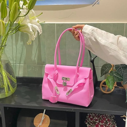 High-End Minimalist Leather Diaper Bag: Elegant Crossbody Handbag For Women With Designer Logo And Large Capacity Vintage Tote