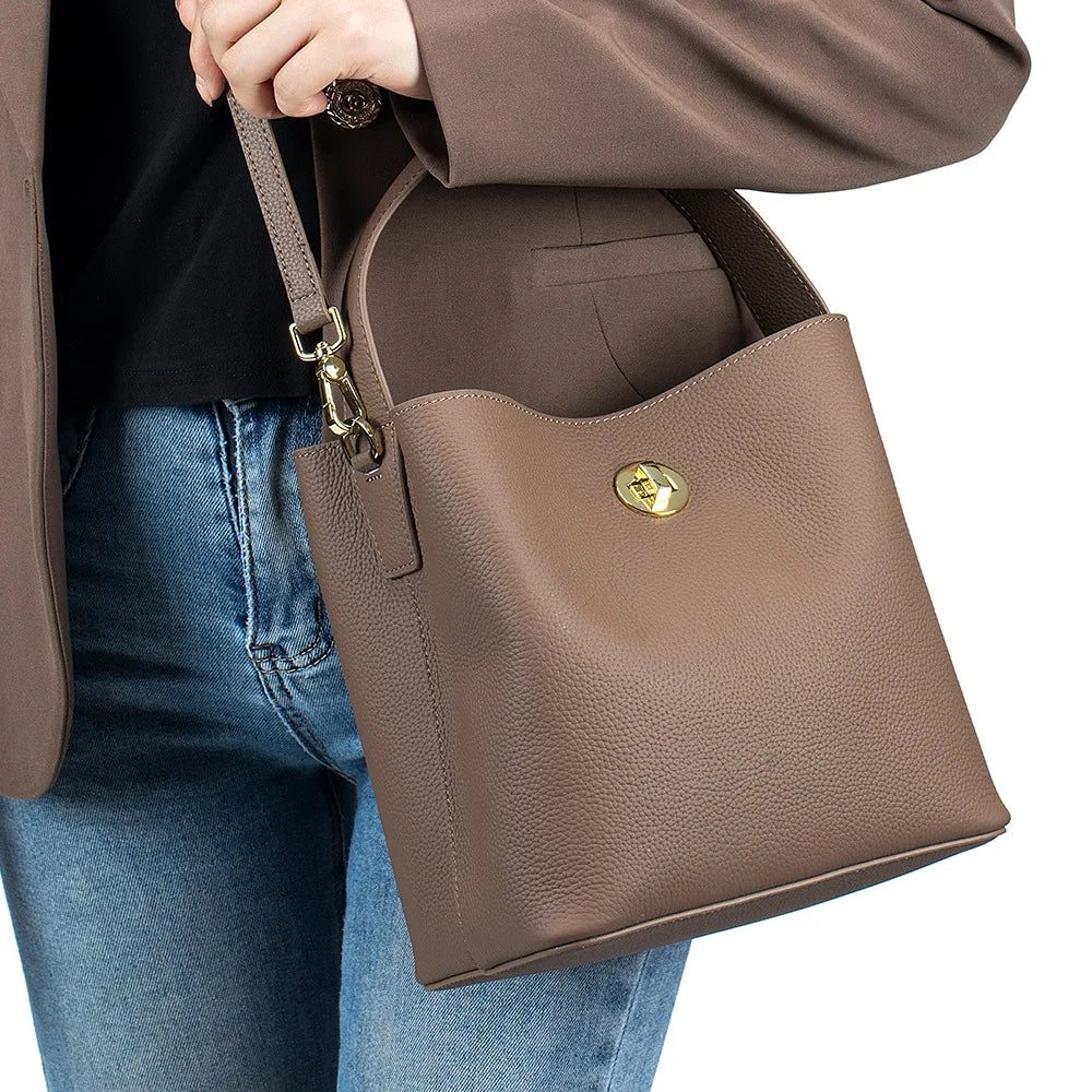2025 New Genuine Leather Tote Bag for Woman Casual Real Cow Leather Bucket Handbag Fashion Ladies Shoulder or Messenger Bags