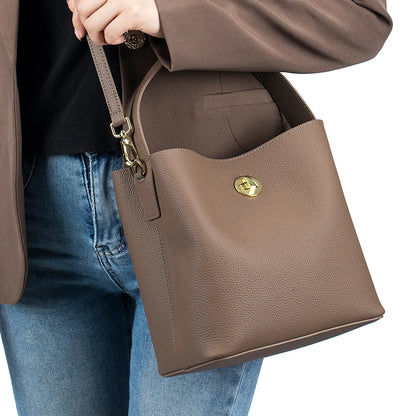 2025 New Genuine Leather Tote Bag for Woman Casual Real Cow Leather Bucket Handbag Fashion Ladies Shoulder or Messenger Bags